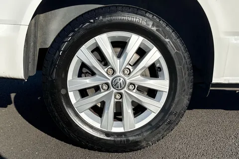 DC24MXW Volkswagen Transporter 2.0 TDI 110 Highline Van Thumbnail #11