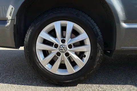 DC24USP Volkswagen Transporter 2.0 TDI 150 Highline Van Thumbnail #11