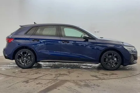 KP74DCO Audi A3 Black Edition 40 TFSI e  204 PS S tronic Thumbnail #4