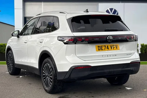 DE74VFV Volkswagen Tiguan 1.5 TSI (204ps) Match eHybrid DSG | Electric Tailgate | Rear View Camera Thumbnail #3