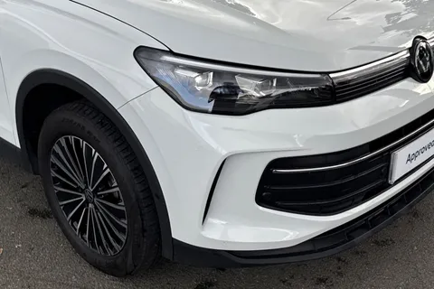 DE74VFV Volkswagen Tiguan 1.5 TSI (204ps) Match eHybrid DSG | Electric Tailgate | Rear View Camera Thumbnail #9
