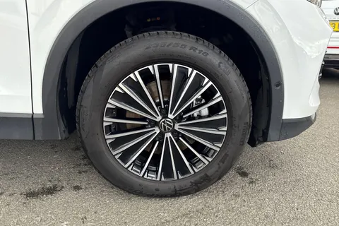 DE74VFV Volkswagen Tiguan 1.5 TSI (204ps) Match eHybrid DSG | Electric Tailgate | Rear View Camera Thumbnail #10