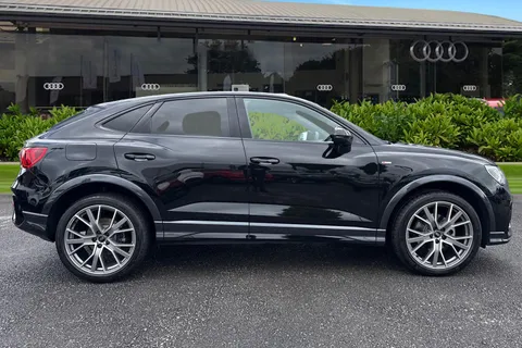 PK25FGG Audi Q3 Black Edition 35 TDI  150 PS S tronic Thumbnail #4