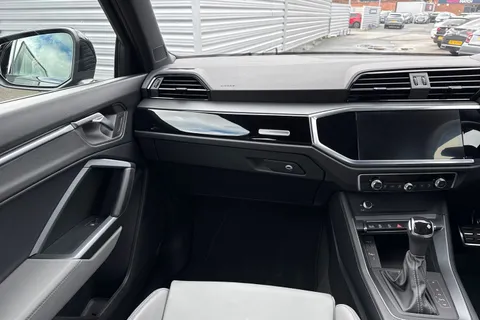 PK25FGG Audi Q3 Black Edition 35 TDI  150 PS S tronic Thumbnail #20