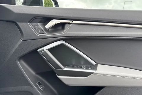PK25FGG Audi Q3 Black Edition 35 TDI  150 PS S tronic Thumbnail #21