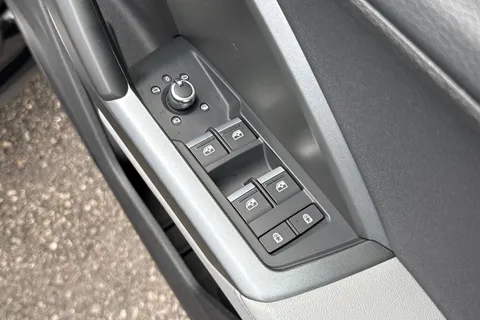PK25FGG Audi Q3 Black Edition 35 TDI  150 PS S tronic Thumbnail #28