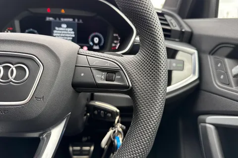 PK25FGG Audi Q3 Black Edition 35 TDI  150 PS S tronic Thumbnail #34