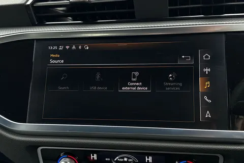 PK25FGG Audi Q3 Black Edition 35 TDI  150 PS S tronic Thumbnail #36