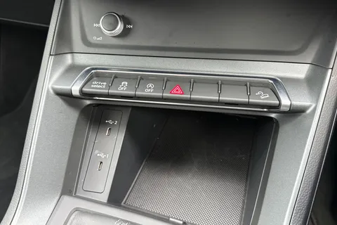 PK25FGG Audi Q3 Black Edition 35 TDI  150 PS S tronic Thumbnail #43