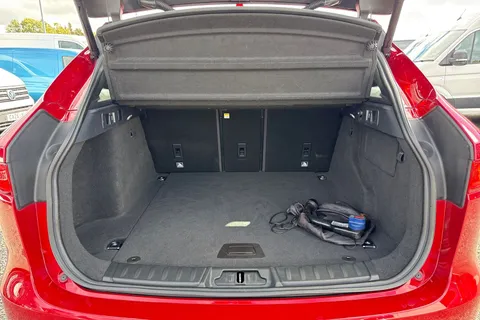 DE16RGZ Jaguar F-Pace 2.0 D180 Prestige Auto AWD Euro 6 (s/s) 5dr Thumbnail #7