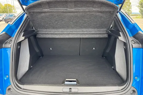 DG71HGY PEUGEOT 2008 1.2 PureTech GT Euro 6 (s/s) 5dr Thumbnail #7