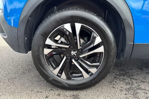 DG71HGY PEUGEOT 2008 1.2 PureTech GT Euro 6 (s/s) 5dr Thumbnail #11