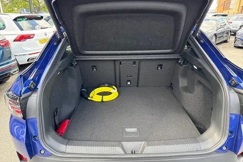 DA25BSO Volkswagen ID.5 128kW Max Pro 77kWh 5dr Auto | Heat Pump | Area View Camera | DCC | Sports Thumbnail #8