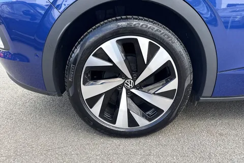 DA25BSO Volkswagen ID.5 128kW Max Pro 77kWh 5dr Auto | Heat Pump | Area View Camera | DCC | Sports Thumbnail #12