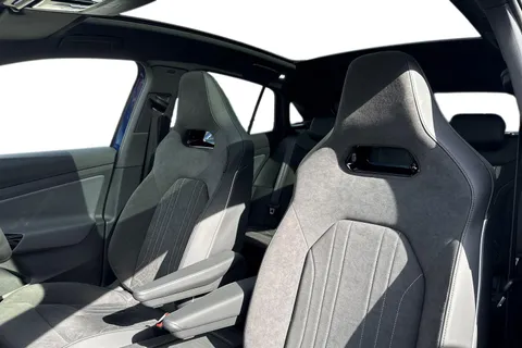 DA25BSO Volkswagen ID.5 128kW Max Pro 77kWh 5dr Auto | Heat Pump | Area View Camera | DCC | Sports Thumbnail #17