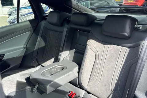 DA25BSO Volkswagen ID.5 128kW Max Pro 77kWh 5dr Auto | Heat Pump | Area View Camera | DCC | Sports Thumbnail #20