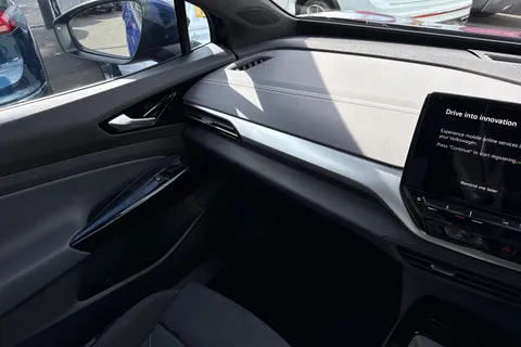 DA25BSO Volkswagen ID.5 128kW Max Pro 77kWh 5dr Auto | Heat Pump | Area View Camera | DCC | Sports Thumbnail #21