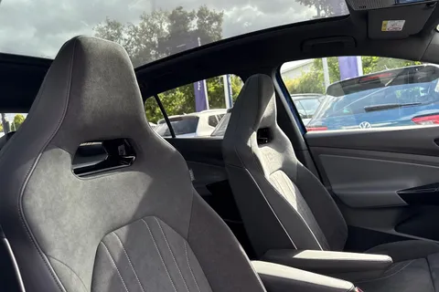 DA25BSO Volkswagen ID.5 128kW Max Pro 77kWh 5dr Auto | Heat Pump | Area View Camera | DCC | Sports Thumbnail #25