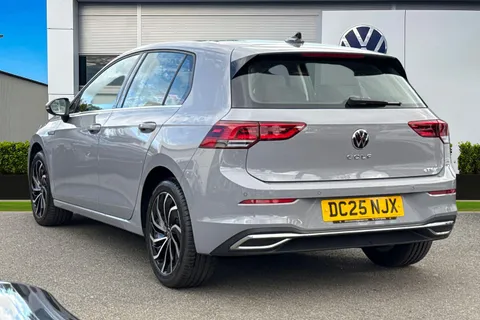 DC25NJX Volkswagen Golf 1.5 eTSI 150 Style 5dr DSG | Heated Seats | Heated Steering Wheel Thumbnail #3