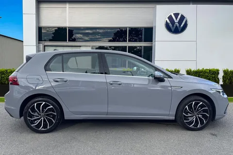 DC25NJX Volkswagen Golf 1.5 eTSI 150 Style 5dr DSG | Heated Seats | Heated Steering Wheel Thumbnail #4