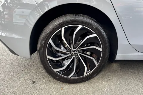 DC25NJX Volkswagen Golf 1.5 eTSI 150 Style 5dr DSG | Heated Seats | Heated Steering Wheel Thumbnail #11