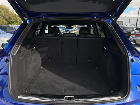 MW22KGN Audi Q5 2.0 TFSI 45 Edition 1 S Tronic quattro Euro 6 (s/s) 5dr Thumbnail #10