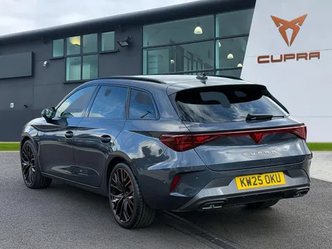 KW25OKU CUPRA Leon 1.5 eTSI 150 V3 5dr DSG ** DELIVERY MILEAGE** Thumbnail #3
