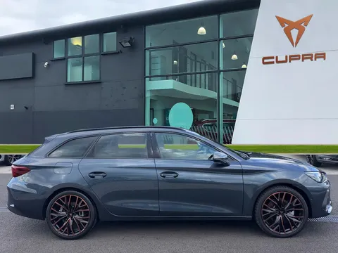 KW25OKU CUPRA Leon 1.5 eTSI 150 V3 5dr DSG ** DELIVERY MILEAGE** Thumbnail #4
