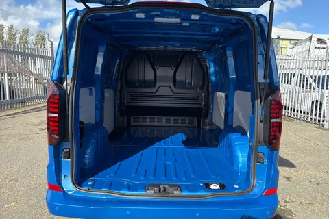 PN75NDE Volkswagen Transporter T32 Panel Van Commerce Pro SWB 170 PS 2.0 TDI 8sp Automatic Thumbnail #7