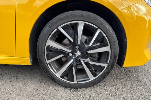 KM70FYA PEUGEOT 208 1.2 PureTech Allure Euro 6 (s/s) 5dr Thumbnail #7
