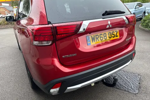 WR68OSZ Mitsubishi Outlander 2.2 DI-D Juro 4WD Euro 6 (s/s) 5dr Thumbnail #8
