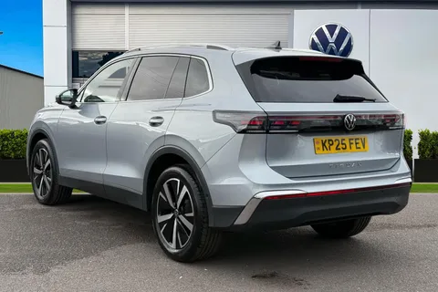 KP25FEV Volkswagen Tiguan 2.0 TDI Elegance 5dr DSG ⭐Infotainment package, Sunroof⭐ Thumbnail #3