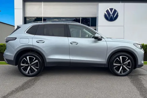 KP25FEV Volkswagen Tiguan 2.0 TDI Elegance 5dr DSG ⭐Infotainment package, Sunroof⭐ Thumbnail #4