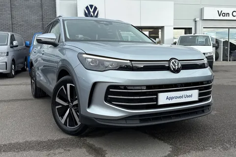 KP25FEV Volkswagen Tiguan 2.0 TDI Elegance 5dr DSG ⭐Infotainment package, Sunroof⭐ Thumbnail #9