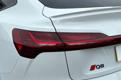GK23CFZ Audi Q8 e-tron Sportback Launch Edition 55 e-tron quattro 300,00 kW Thumbnail #8