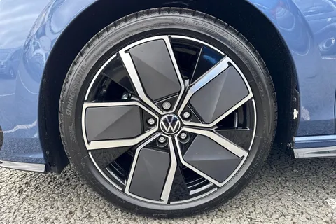Volkswagen Golf 1.5 TSI Black Edition Euro 6 (s/s) 5dr Thumbnail #11