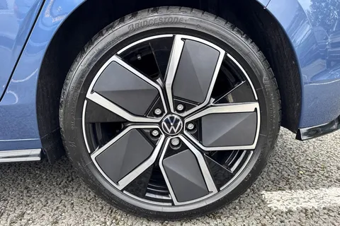 Volkswagen Golf 1.5 TSI Black Edition Euro 6 (s/s) 5dr Thumbnail #12