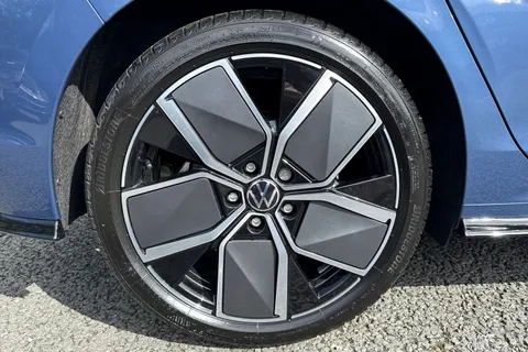 Volkswagen Golf 1.5 TSI Black Edition Euro 6 (s/s) 5dr Thumbnail #13