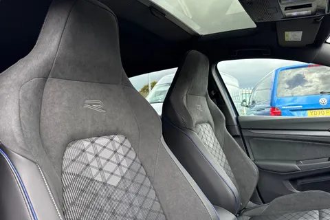 Volkswagen Golf 1.5 TSI Black Edition Euro 6 (s/s) 5dr Thumbnail #24