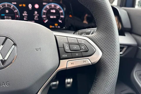 Volkswagen Golf 1.5 TSI Black Edition Euro 6 (s/s) 5dr Thumbnail #45