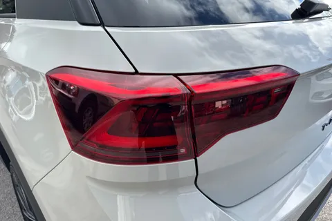  Volkswagen T-Roc 1.5 TSI Style Design DSG Euro 6 (s/s) 5dr Thumbnail #30