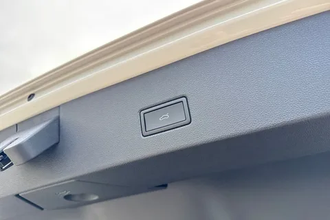  Volkswagen T-Roc 1.5 TSI Style Design DSG Euro 6 (s/s) 5dr Thumbnail #31