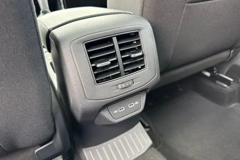  Volkswagen T-Roc 1.5 TSI Style Design DSG Euro 6 (s/s) 5dr Thumbnail #36