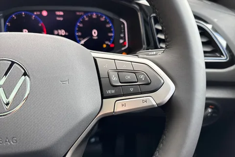  Volkswagen T-Roc 1.5 TSI Style Design DSG Euro 6 (s/s) 5dr Thumbnail #45