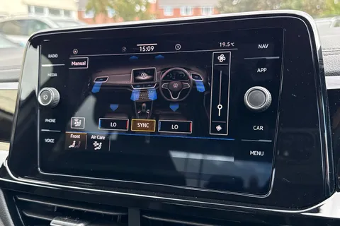  Volkswagen T-Roc 1.5 TSI Style Design DSG Euro 6 (s/s) 5dr Thumbnail #55