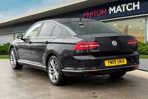 YW19UKA Volkswagen Passat 2.0 TDI GT DSG Euro 6 (s/s) 4dr Thumbnail #3