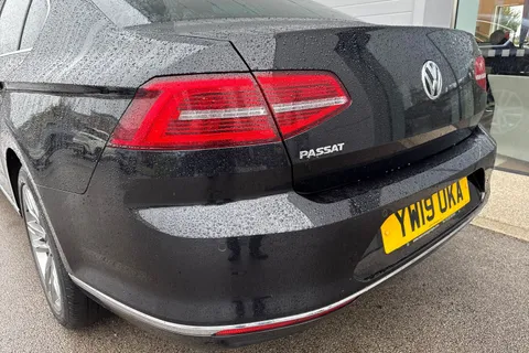 YW19UKA Volkswagen Passat 2.0 TDI GT DSG Euro 6 (s/s) 4dr Thumbnail #8