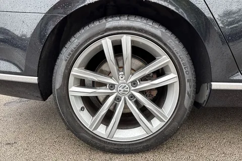 YW19UKA Volkswagen Passat 2.0 TDI GT DSG Euro 6 (s/s) 4dr Thumbnail #10