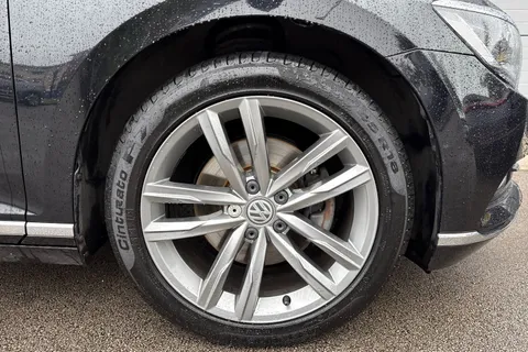 YW19UKA Volkswagen Passat 2.0 TDI GT DSG Euro 6 (s/s) 4dr Thumbnail #11