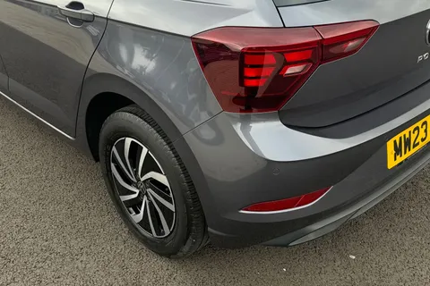 MW23OEC Volkswagen Polo 1.0 Life 5dr **PAN ROOF, PARKING SENSORS** Thumbnail #8